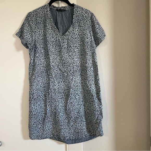 Velvet Heart Dresses & Skirts - Velvet Heart shift dress worn 1x​​​​​​​